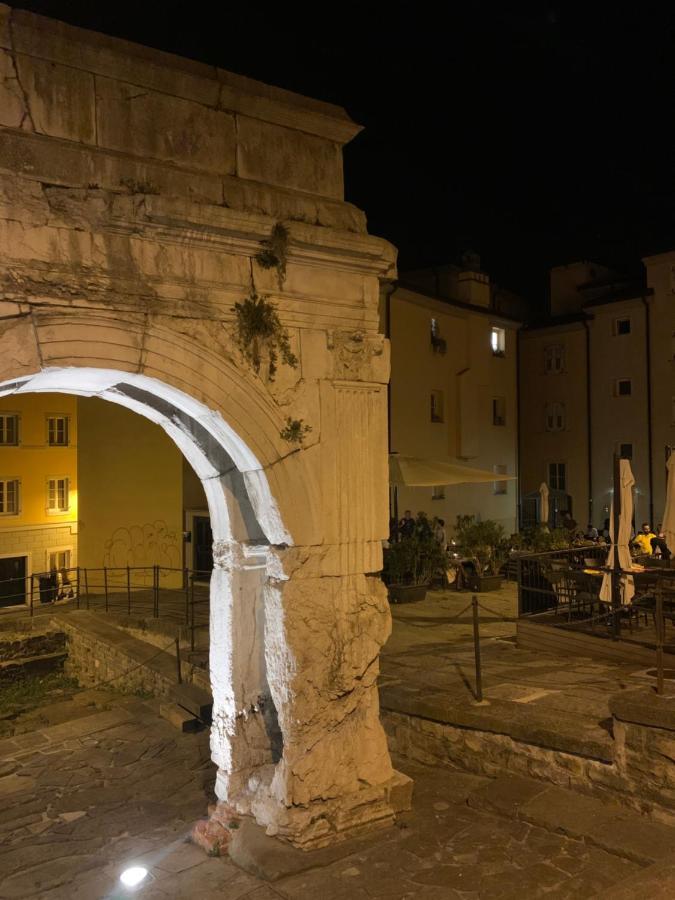 Appartamento Trieste San Giusto Exteriör bild